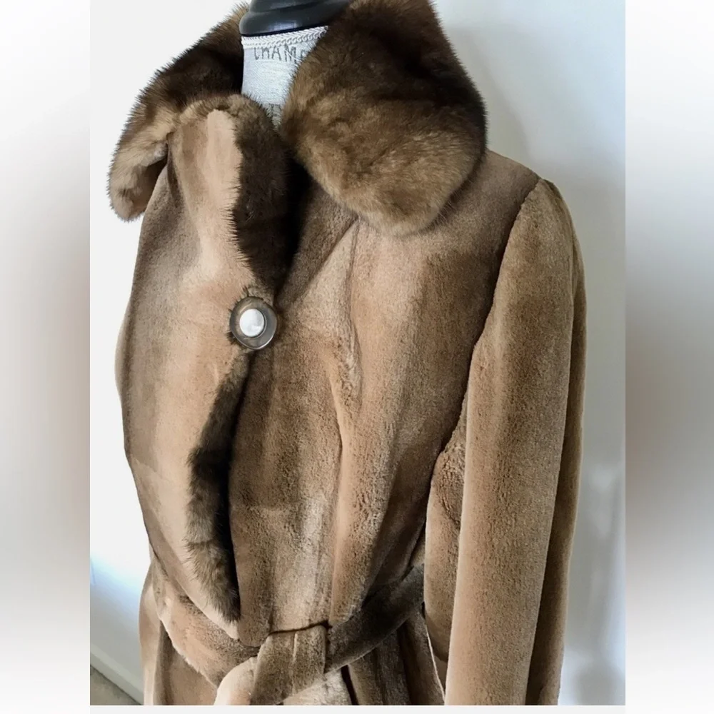 LIKE NEW Sable mink coat from Saks Fifth Avenue - Picture 7 of 8